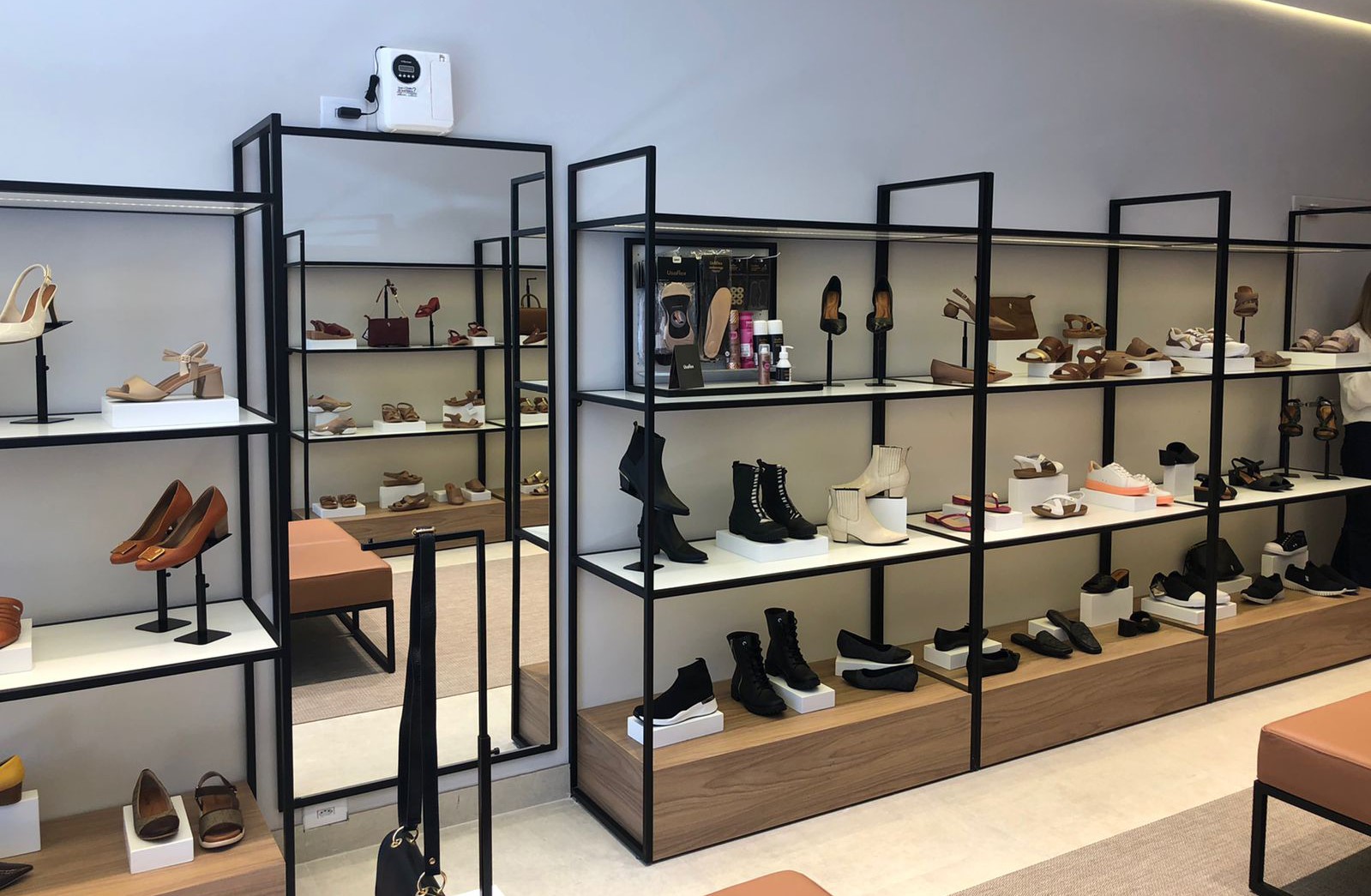 Notícia - Usaflex inaugura três lojas em SP | IBTeC Instituto Brasileiro de  Tecnologia do Couro, Calçado e Artefatos